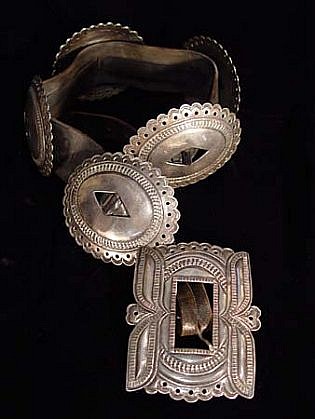 antique jewelry artist